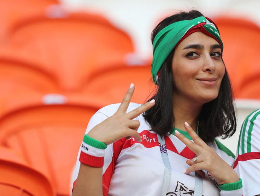 Жене у Ирану могу на стадион! Али, за мало...