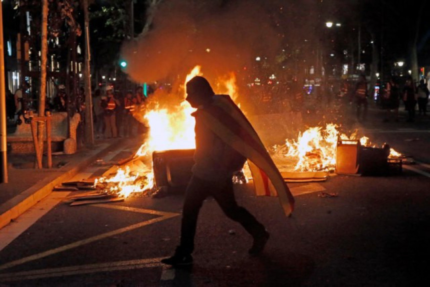 Хаос на протесту у Барселони: Има повријеђених!