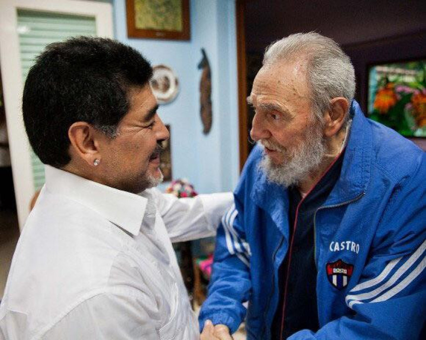 Марадона о Кастру: Умро је највећи, мој други отац...