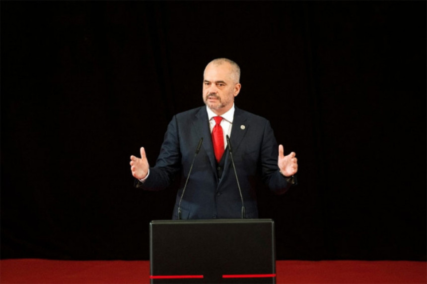 Premijer Albanije preživio nesreću