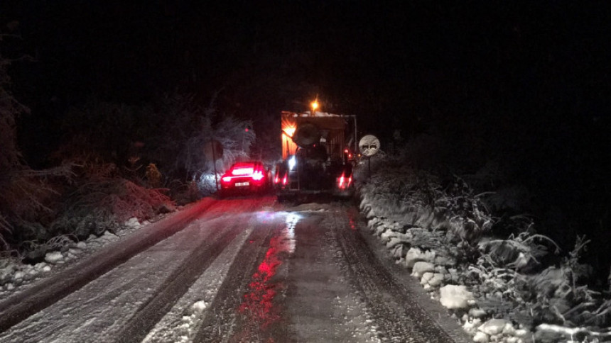 Snijeg napravio problem vozačima