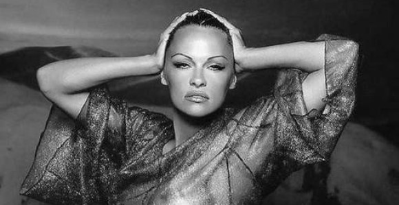 Pamela Anderson se ponovo skinula