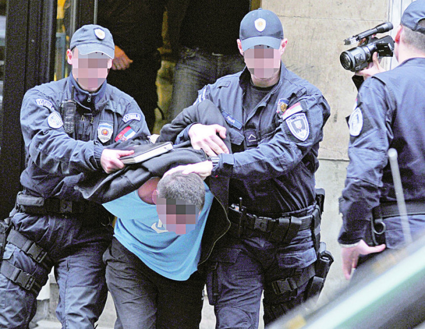 Prodavali tuđa vozila, zaradili 100 hiljada evra