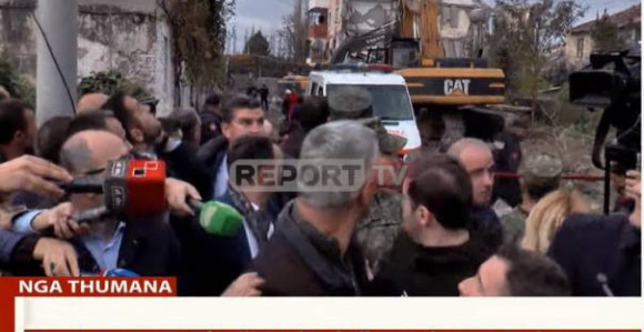 Све се затресло када је Тачи давао изјаву