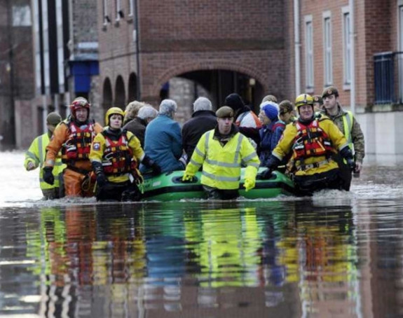 Велике поплаве на сјеверу Енглеске  