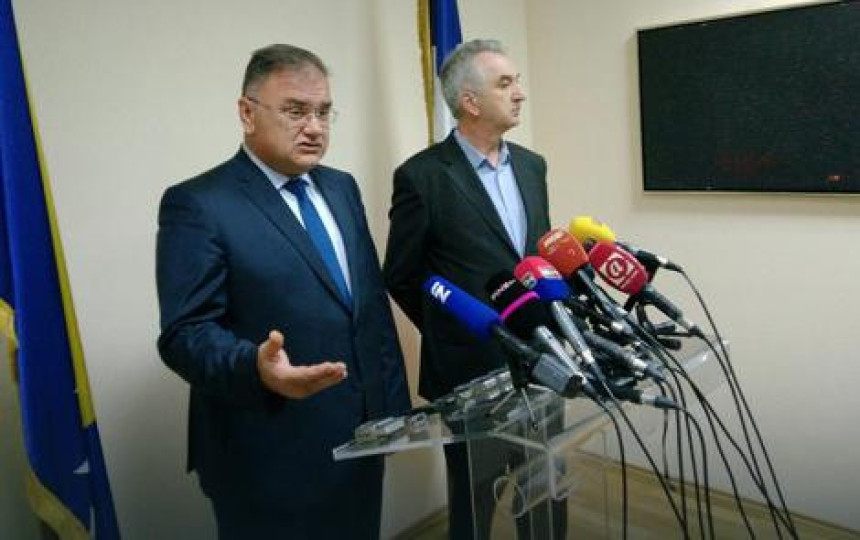 Šarović i Ivanić bolji od Dodika