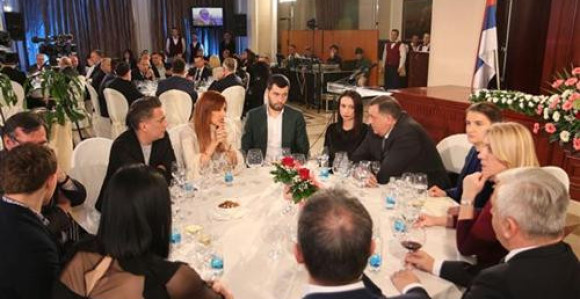 "С љубављу с храбрим срцима"