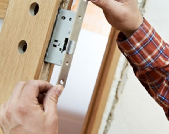 Lažni bravar pokvario vrata