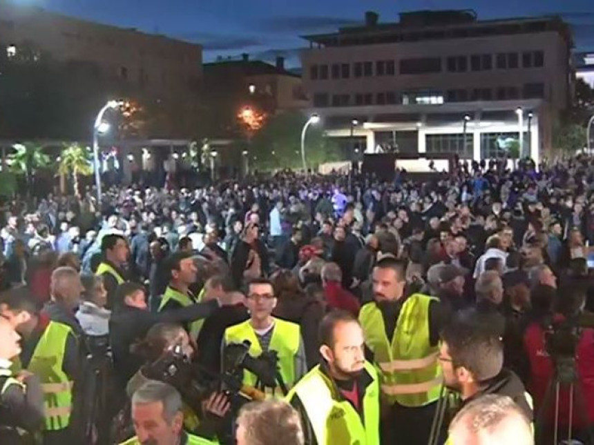 Позив на протест свима који су против Владе