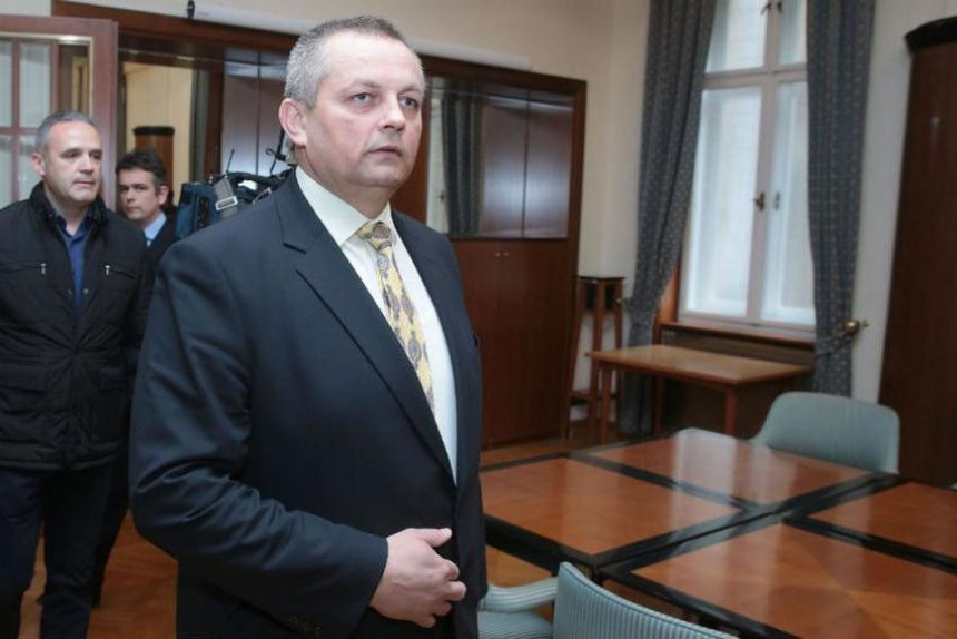 Прва оставка у "домољубној" влади