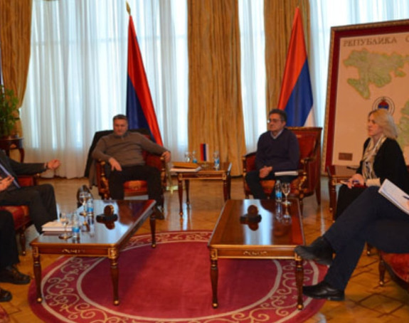 Vlada vanredno povećava penzije 