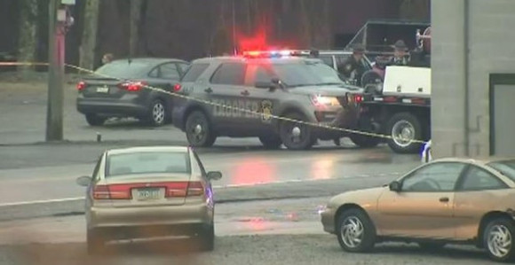 SAD: Pet ubistava u autopraonici 