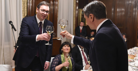 Vučić priredio večeru Pahoru