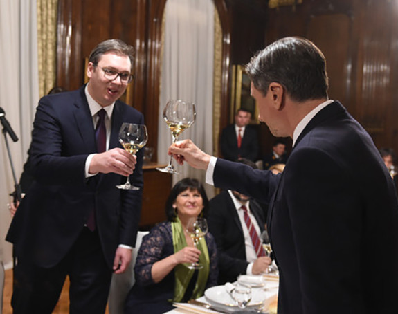 Vučić priredio večeru Pahoru
