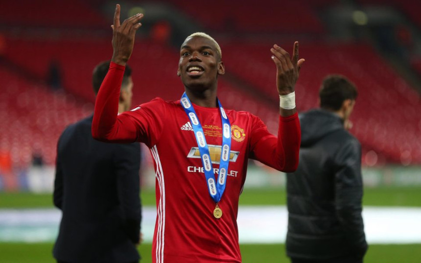 Pogbu gađali tanjirom, jer im nije dao autogram!