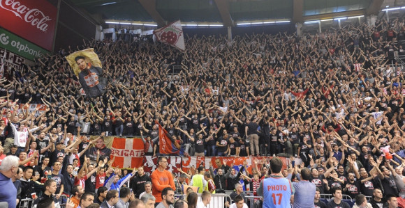 Zvezdino upozorenje: Navijači, pazite, prijete nam prazne tribine!