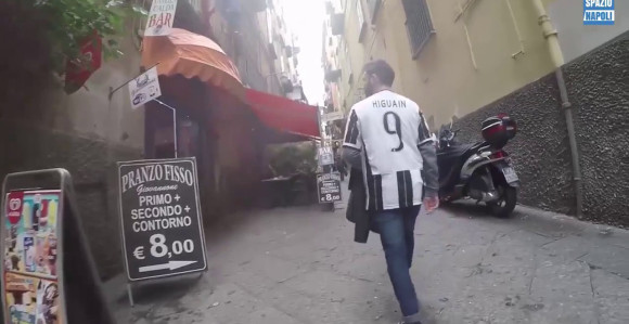 Video: Iguain ponovo u Napulju... ali u crno-bijelom dresu!