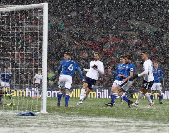 FA Kup: Totenhemove igrarije na snježnom Vembliju!