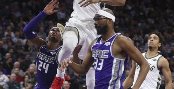 Divac prelomio: Kingsi iskusniji u borbi za plej-of!