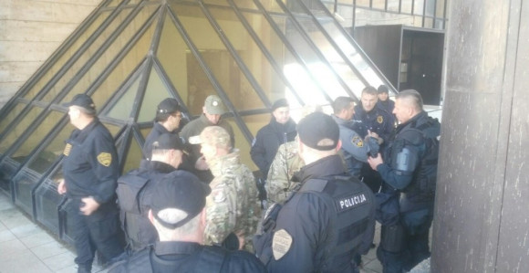 Policija čuva Parlament FBiH