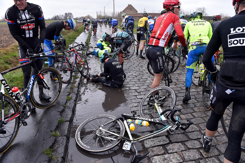 Бициклиста погинуо на трци Гент-Вевелгем!