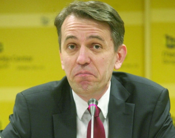Ko je Radulović,čovjek koji napada Vučića?