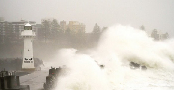 Vjetrovi čupali drveće i kuće