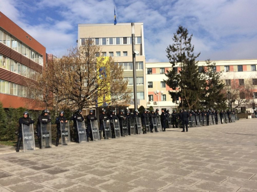 Priština prijeti hapšenjem Srba