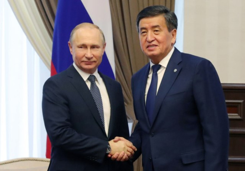 Путину понудили уштипке са медом
