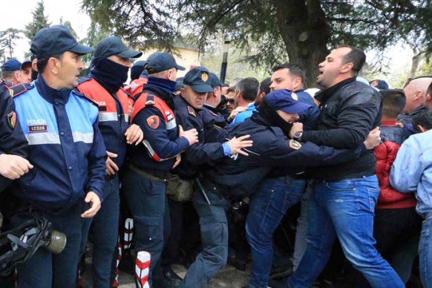 Opozicija traži smjenu vlade 