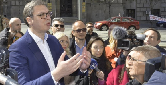 Vučić sam sa članovima UCHF