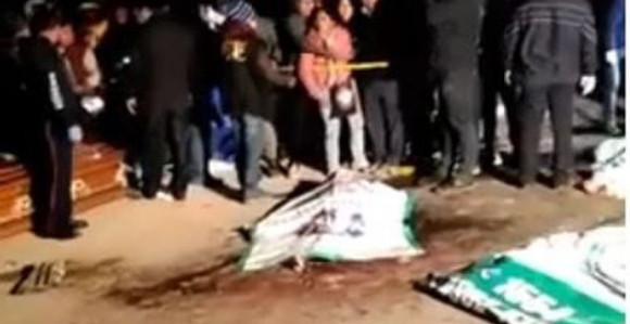 Kamion uleteo u masu ljudi