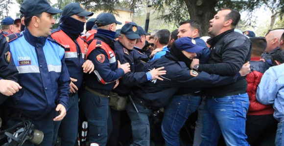 Opozicija traži smjenu vlade 