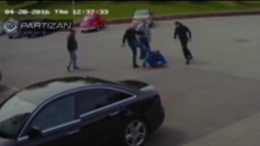 Video - Ekskluzivno: Snimak napada na Vazuru i vozača!