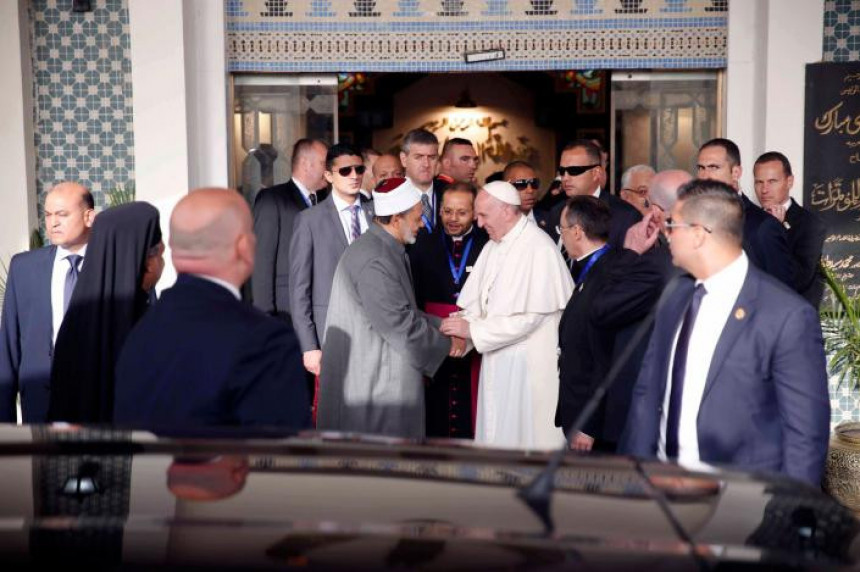 Papa pozvao na toleranciju i mir