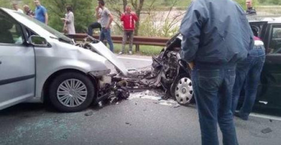 Povrijeđeno šest osoba u sudaru