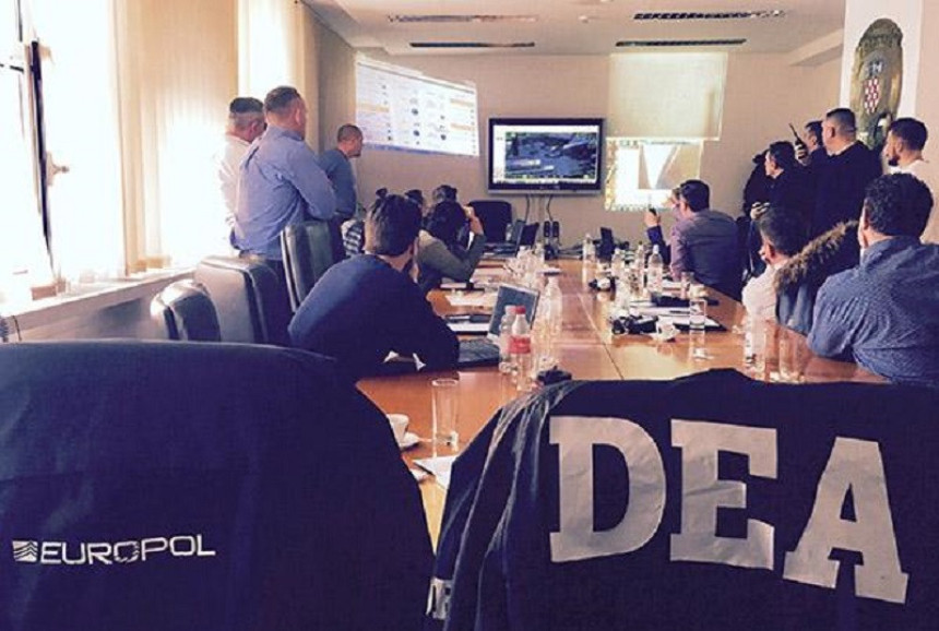 Agenti DEA love dilere droge