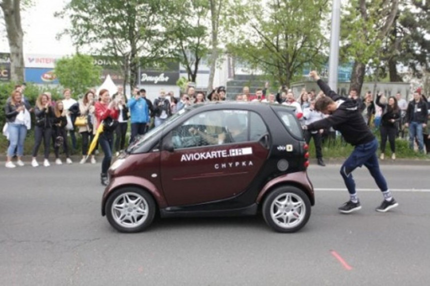 85 kilometara gurao automobil