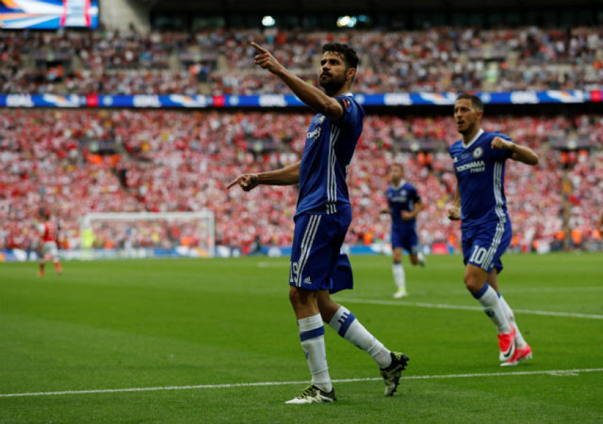 Zimus ga tjerali, sad ga ne daju!