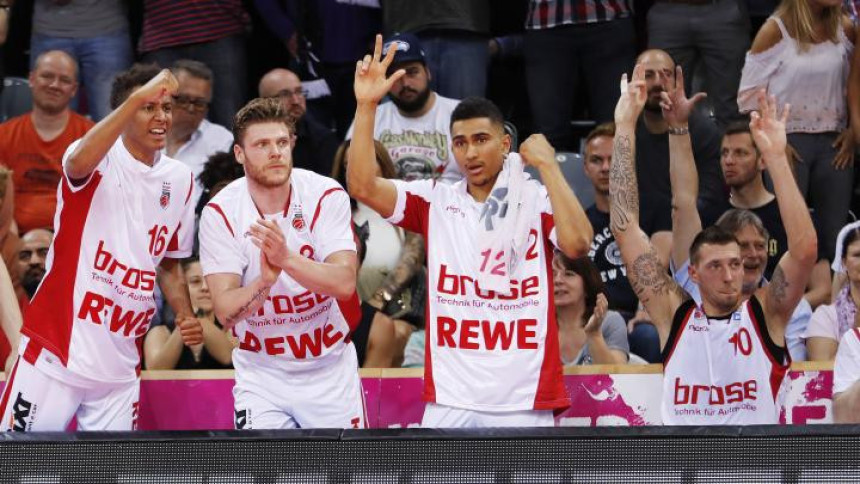 Trinkijeri izbacio Bajern i Đorđevića!