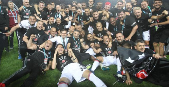 TUR: Titula je opet crno-bijela!