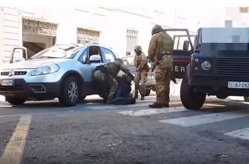 Tinejdžer flašom udario Italijana