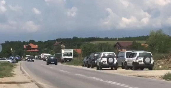 Albanci gađali Srbe kamenicama