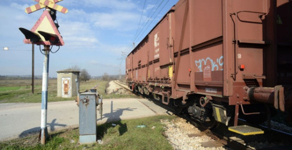 Kod Doboja voz usmrtio ženu  