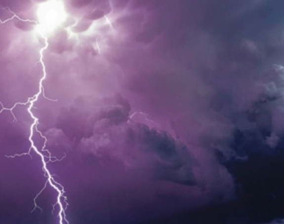 Dvije djevojke udario grom