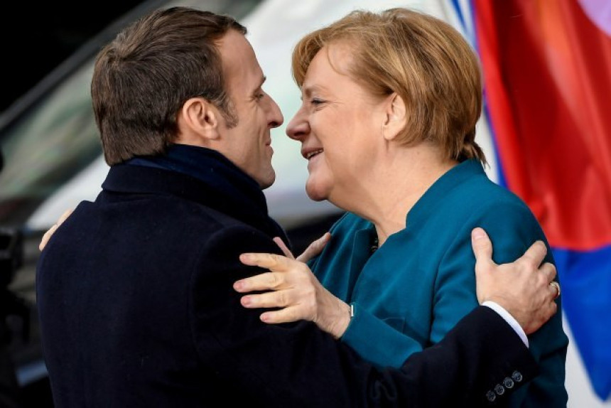 Пуца ''тајна веза'' Меркел и Макрона
