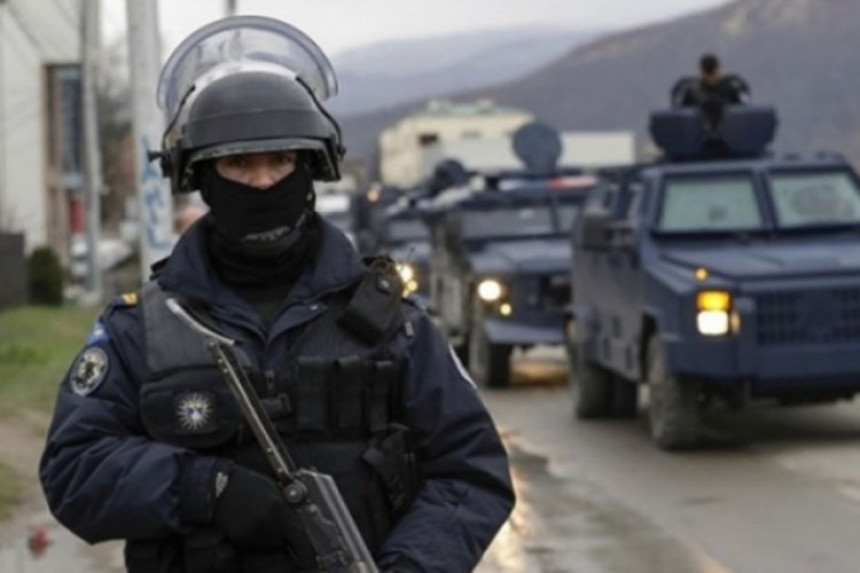 Pripadnici ROSU razbijali stakla