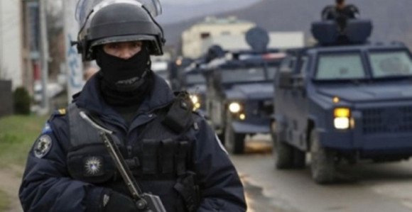 Pripadnici ROSU razbijali stakla