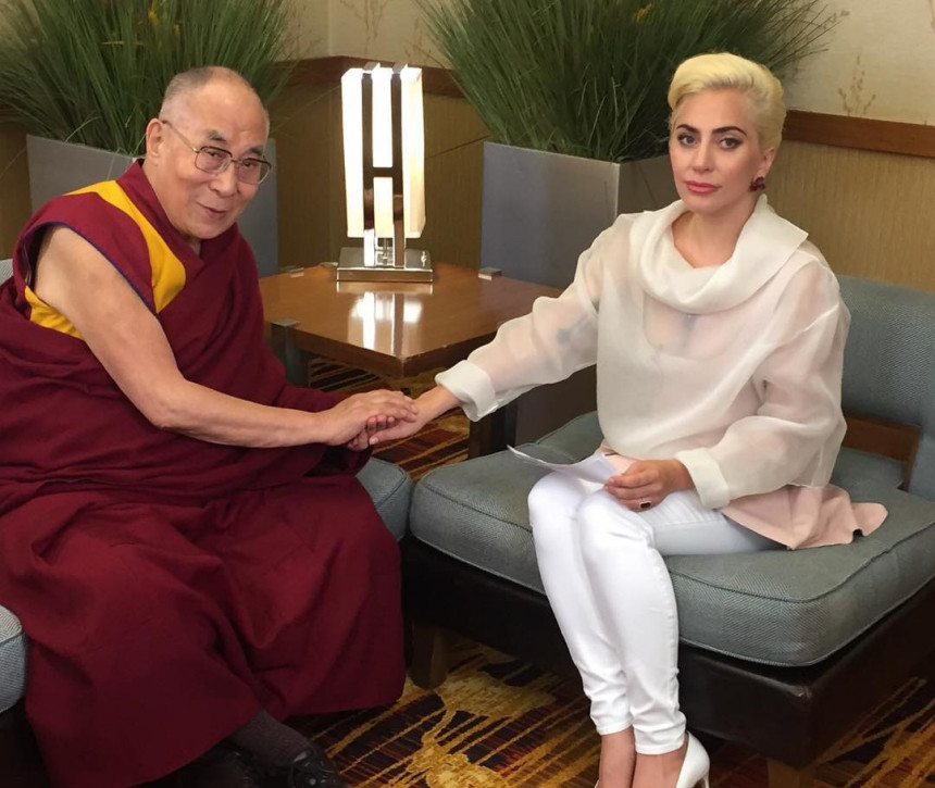 Susret Lejdi Gage s dalaj-lamom razljutio kineske fanove
