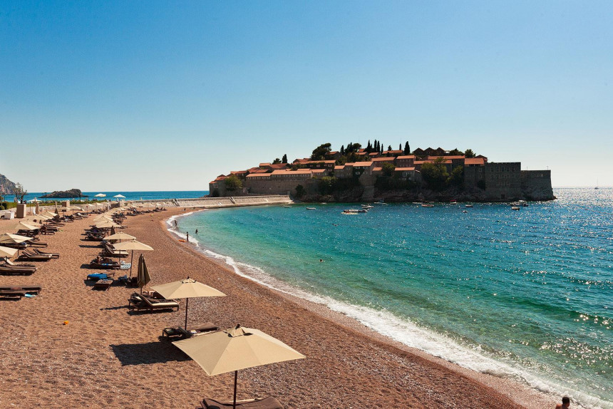 Kazne za srpske turiste u Crnoj Gori